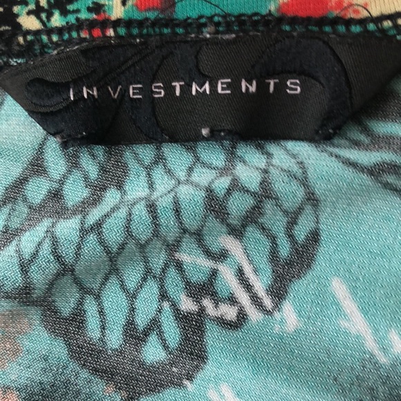 Very fun design. Investments polyester 3/4 sleeve women’s top. Size XL - Picture 3 of 5